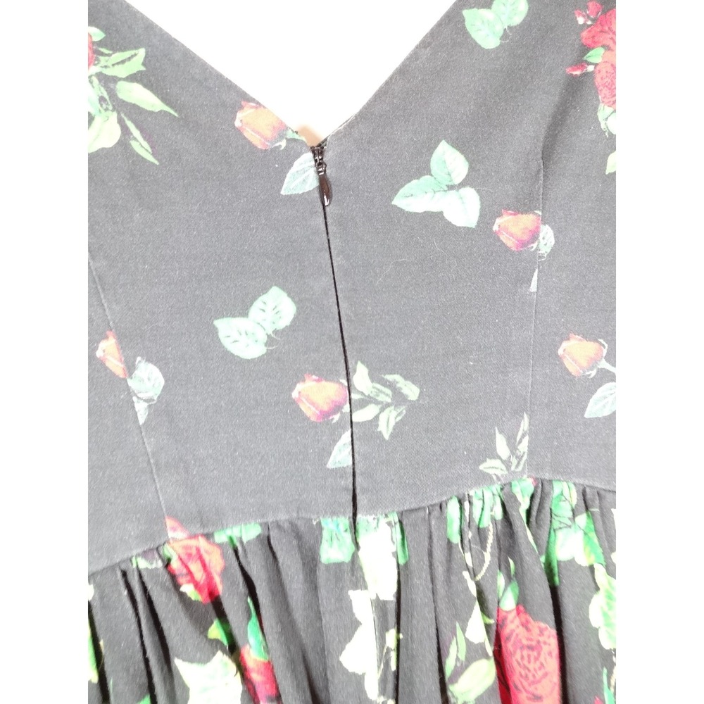 Unique Vintage Rose Floral Dress Medium Black Red Rockabilly Pinup Swing Goth - Picture 3 of 12